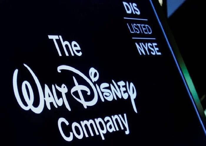 Tela mostra o logotipo e um símbolo de ação da The Walt Disney Company no pregão da Bolsa de Valores de Nova York • 14/12/2017REUTERS/Brendan McDermid