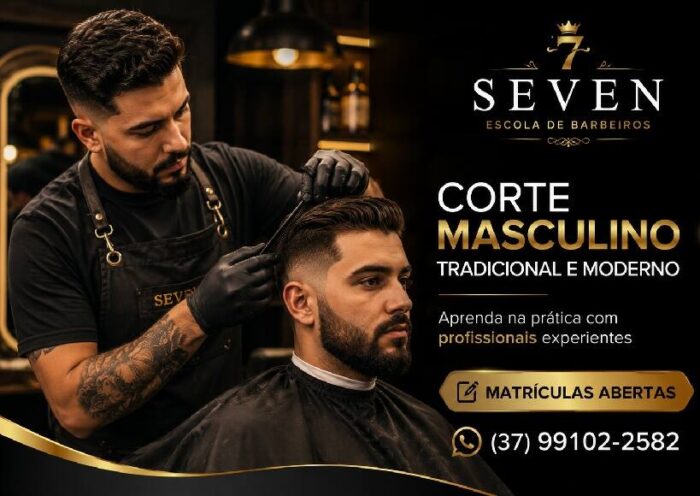 Aluno aprendendo técnicas de corte masculino tradicional e moderno na Seven Escola de Barbeiros em Divinópolis.